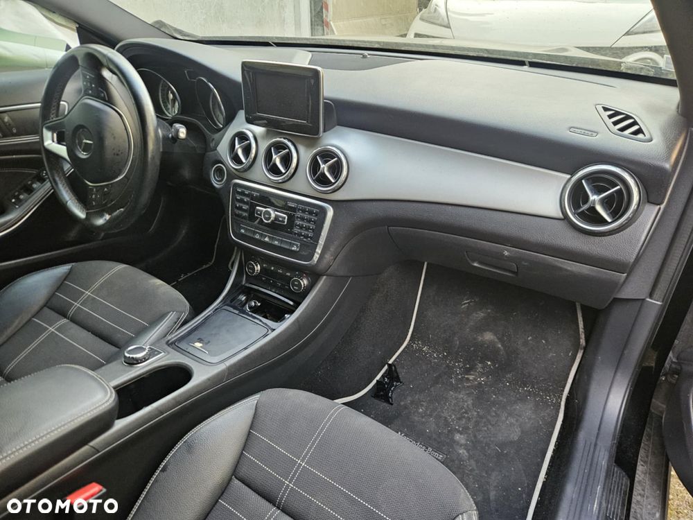 Mercedes-Benz GLA 220 CDI 4Matic 7G-DCT AMG Line - 3