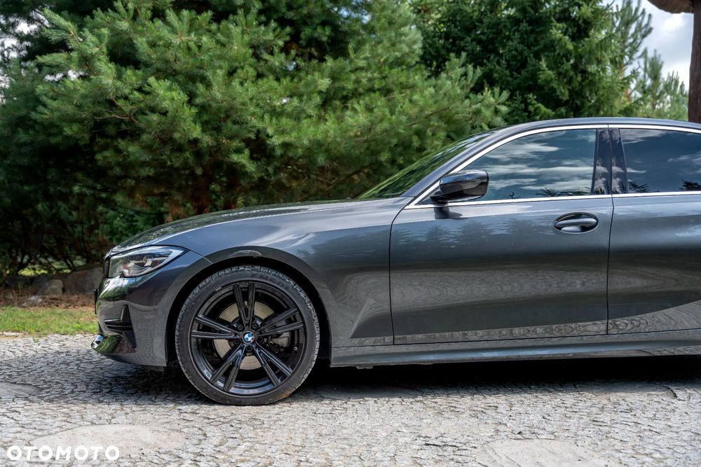 BMW Seria 3 330i xDrive Sport Line - 9