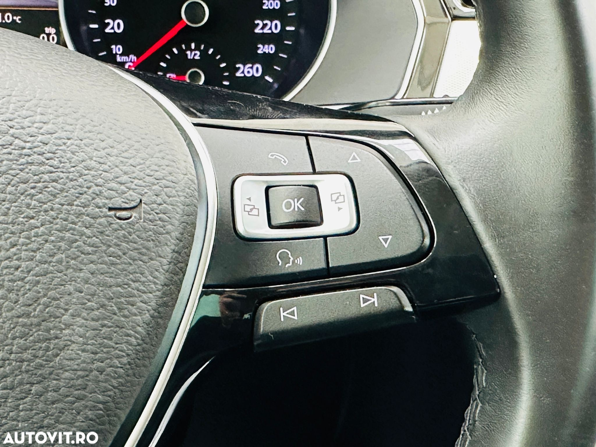 Volkswagen Passat - 37