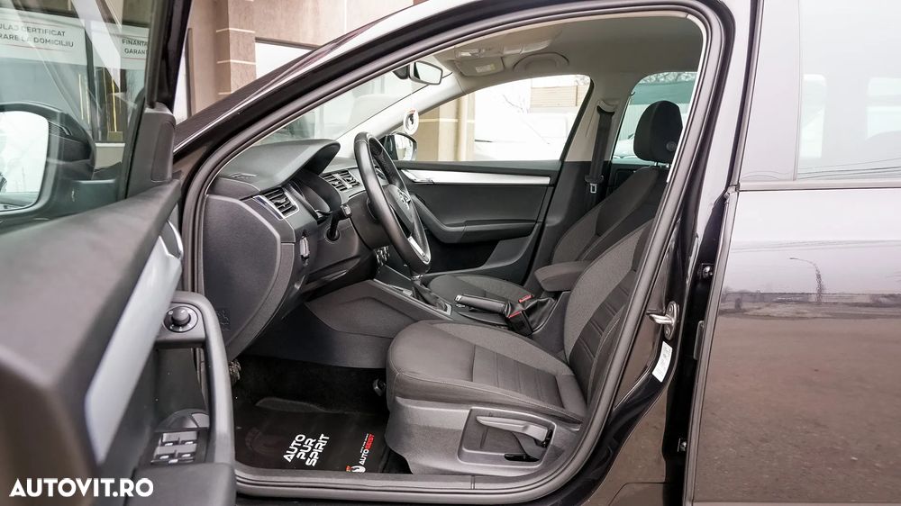 Skoda Octavia 1.6 TDI DSG Ambition - 22