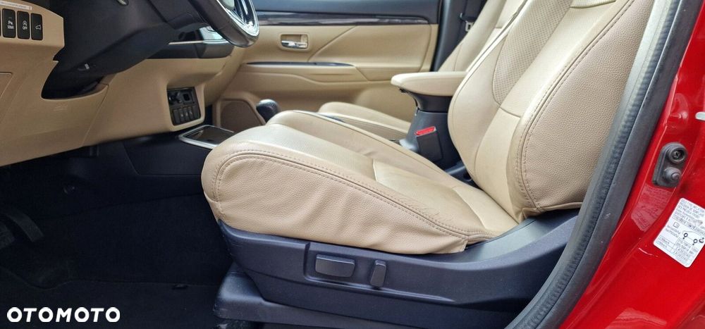 Mitsubishi Outlander 2.0 Instyle Navi 4WD CVT - 14