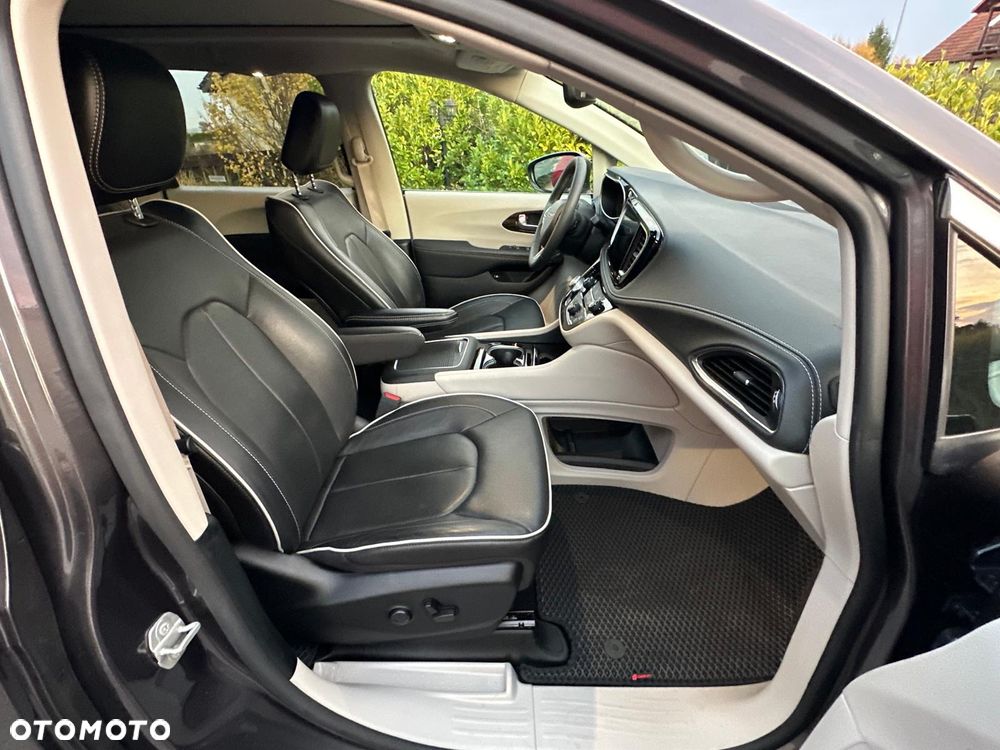 Chrysler Pacifica - 9