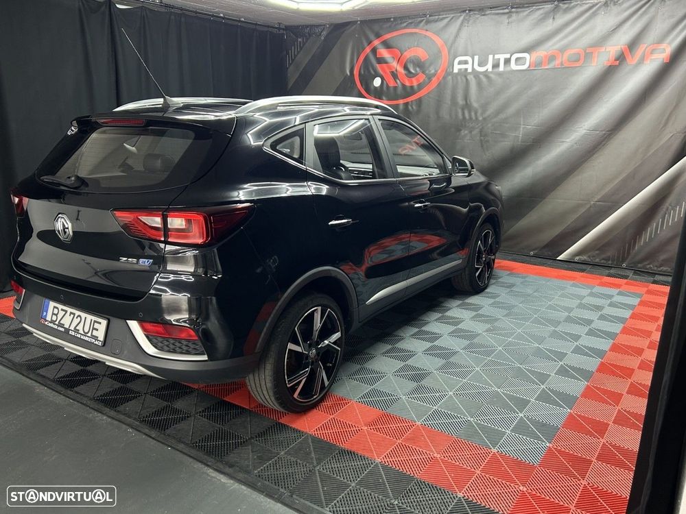 MG ZS - 4