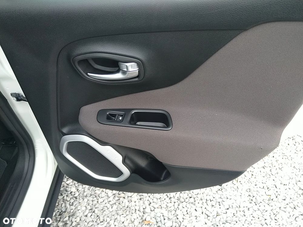 Jeep Renegade - 32