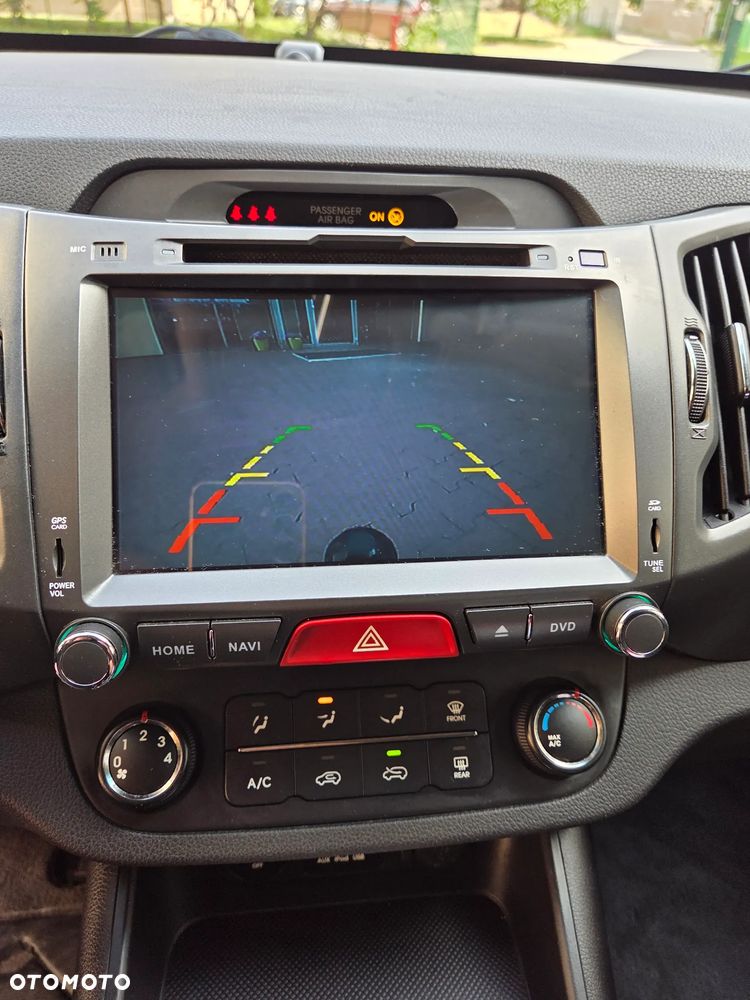 Kia Sportage 2.0 L - 11