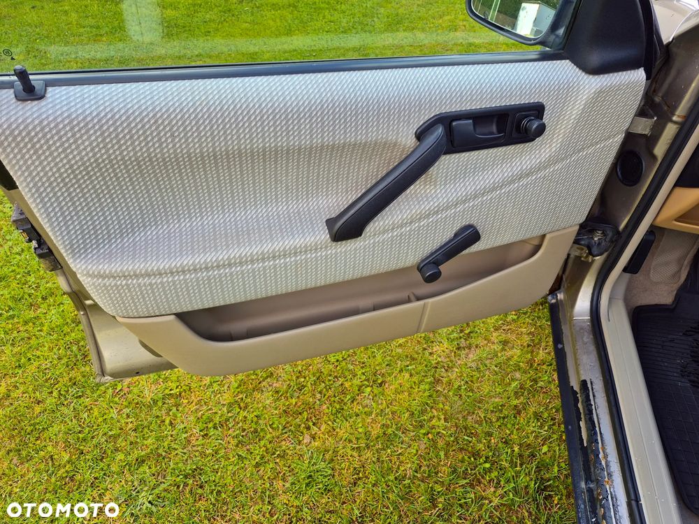 Volkswagen Passat 1.8 CL - 34