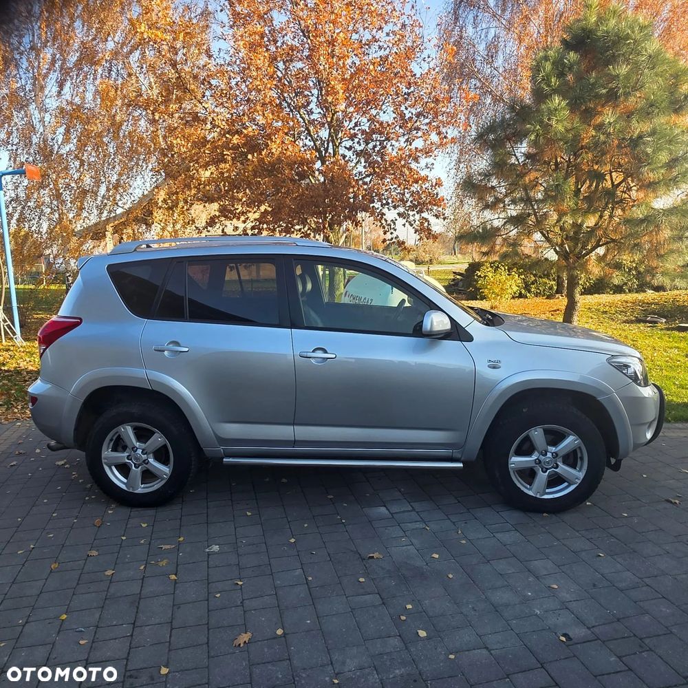 Toyota RAV4 2.2 D-4D Luna - 1