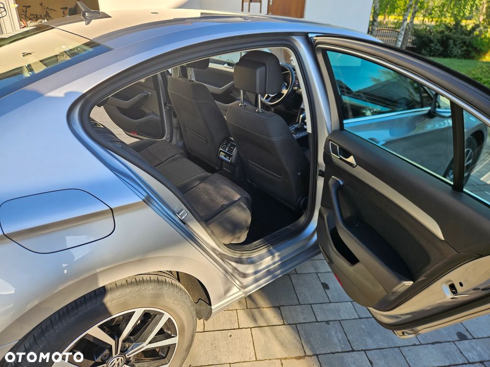 Volkswagen Passat 2.0 TDI SCR Comfortline DSG - 17