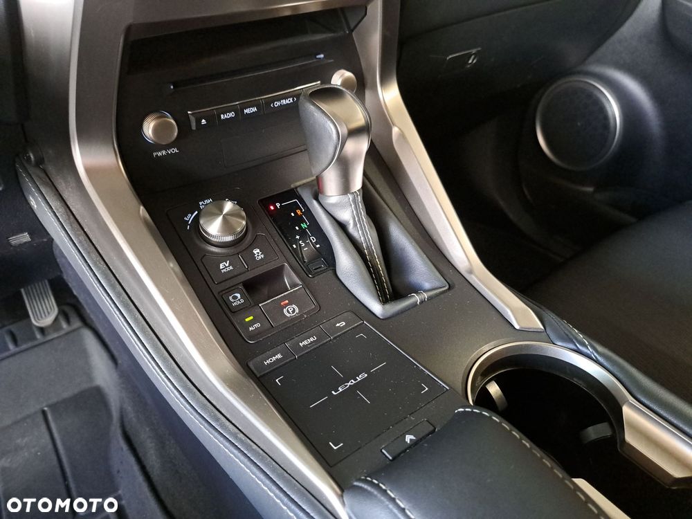 Lexus NX 300h Elegance AWD - 28