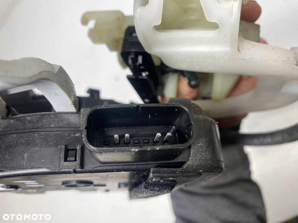 KIA SPORTAGE III ZAMEK DRZWI PRAWY TYŁ TYLNY 10-15 81420-3U000 - 4