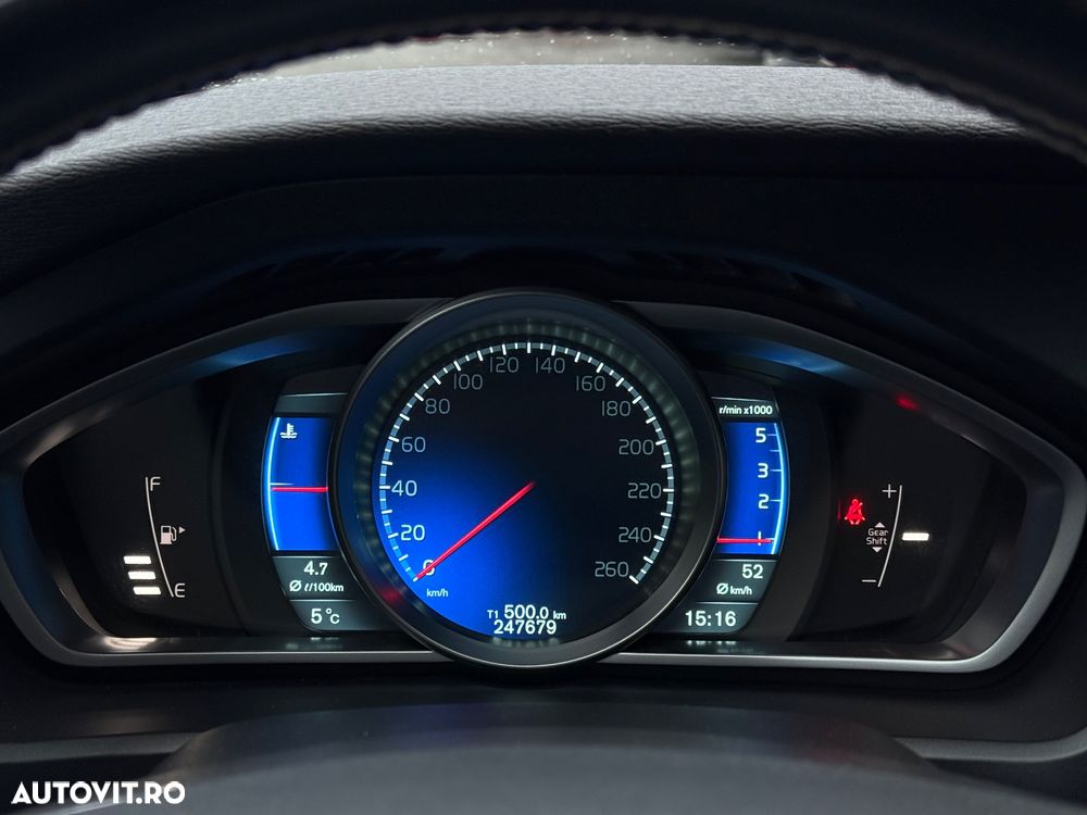 Volvo V40 D2 R Design - 33