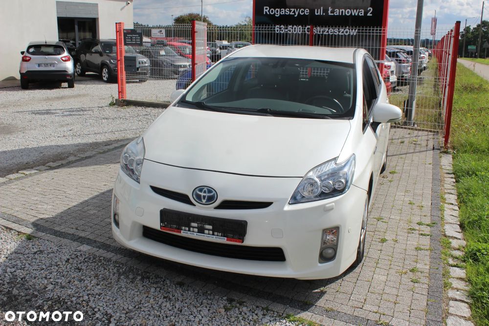 Toyota Prius (Hybrid) Executive - 27