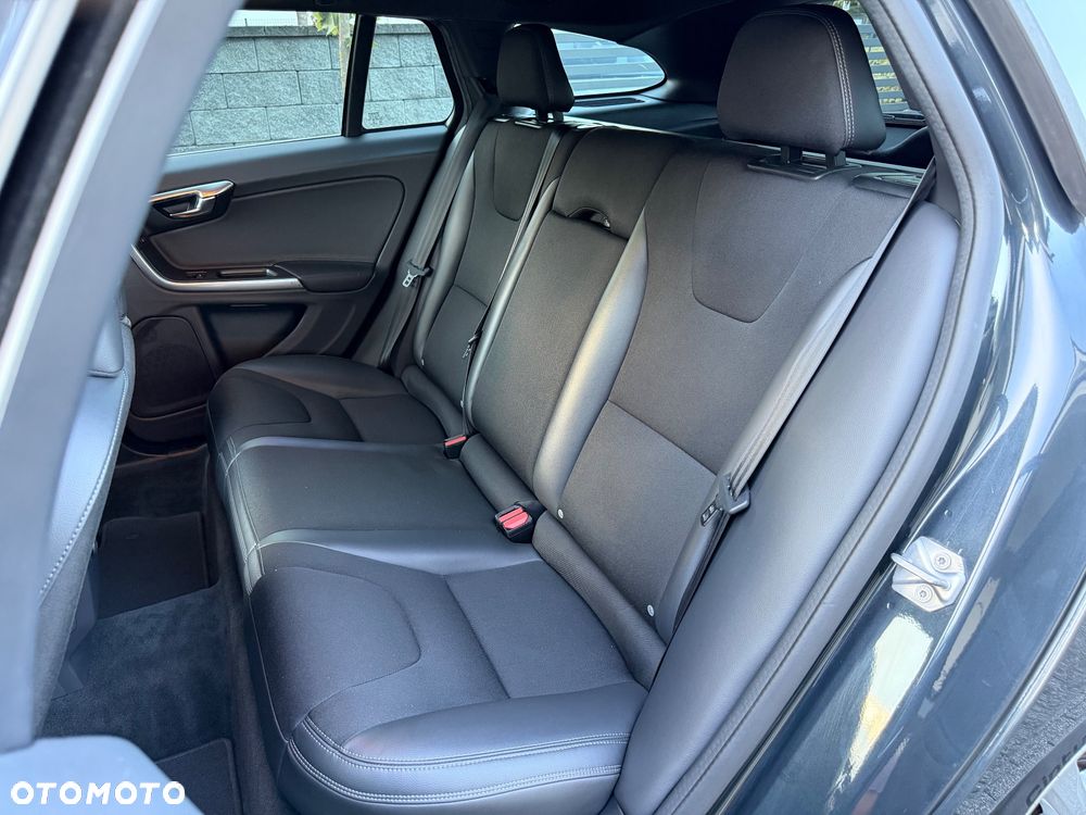 Volvo V60 D2 Drive-E Momentum - 26