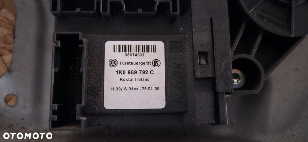 VW Caddy 2K III 2003-  Plansza drzwi przednia prawa Podnośnik szyby przód prawy Silniczek podnośnika Głośnik drzwi Moduł Sterownik 1K0959792C 1T0959702 EUROPA - 4