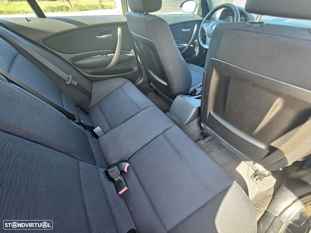 BMW 118 d Line Urban - 23