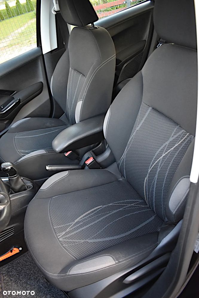 Peugeot 208 - 6