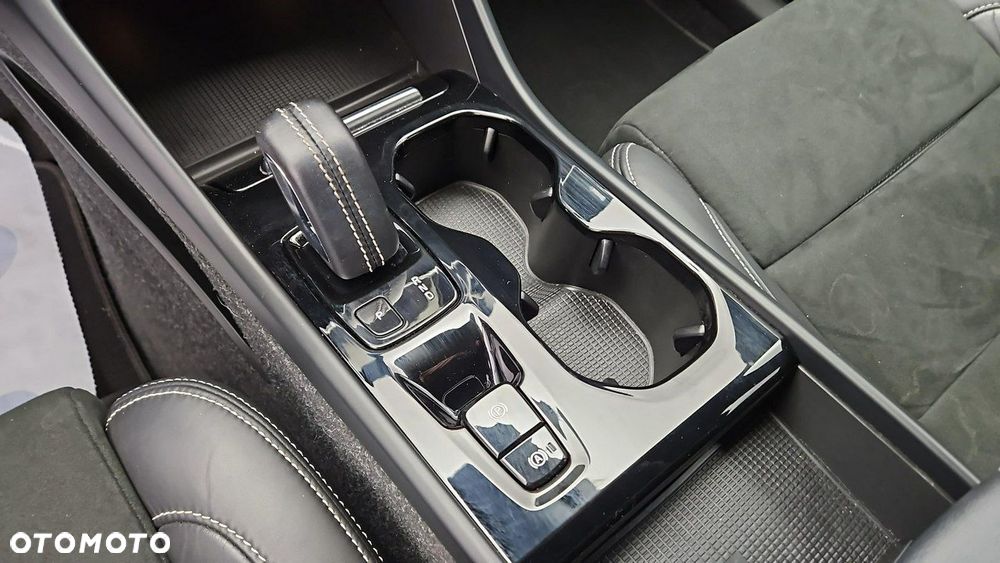 Volvo XC 40 T5 Plug-In Hybrid R-Design - 17