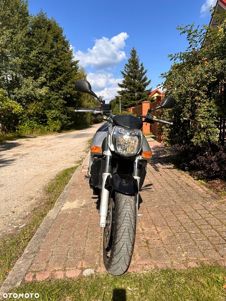 Suzuki GSR - 4