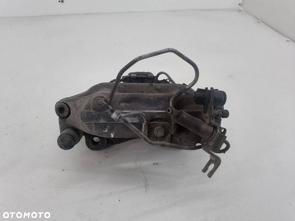 ZACISK HAMULCOWY LEWY PRZÓD AUDI A8 D2 2.5 TDI 150KM - 3