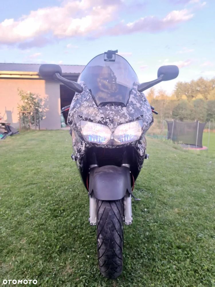 Honda VFR - 8