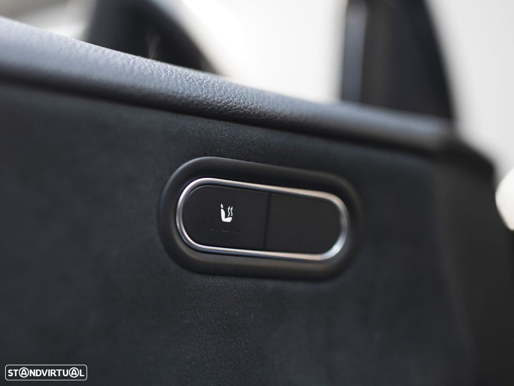 Mercedes-Benz A 250 e 8G-DCT AMG Line - 24