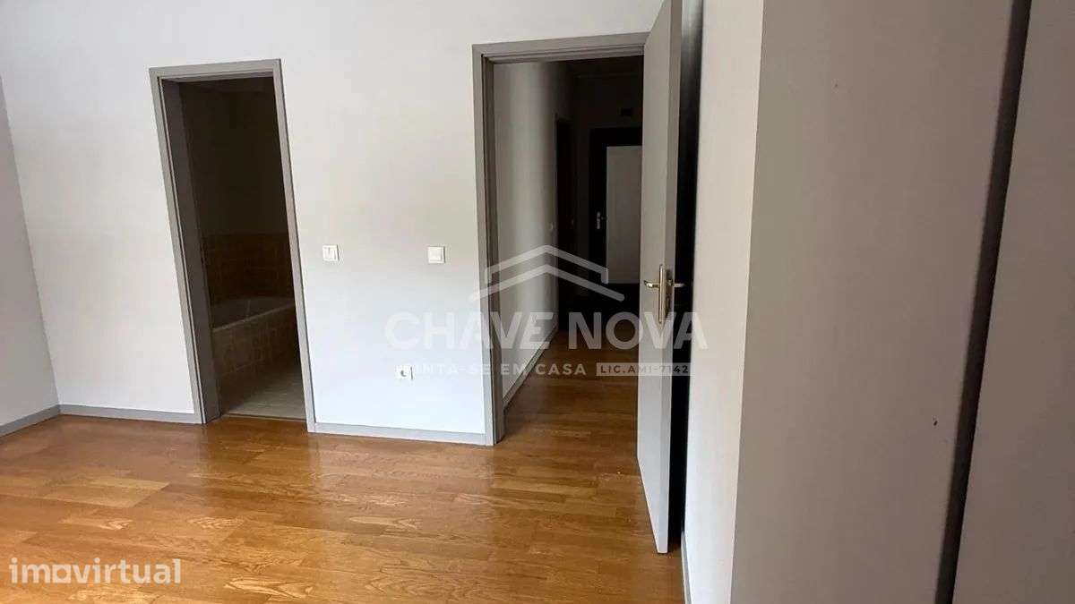 Apartamento T3 - Águas Santas (Próx. do Mosteiro) - Grande imagem: 4/21