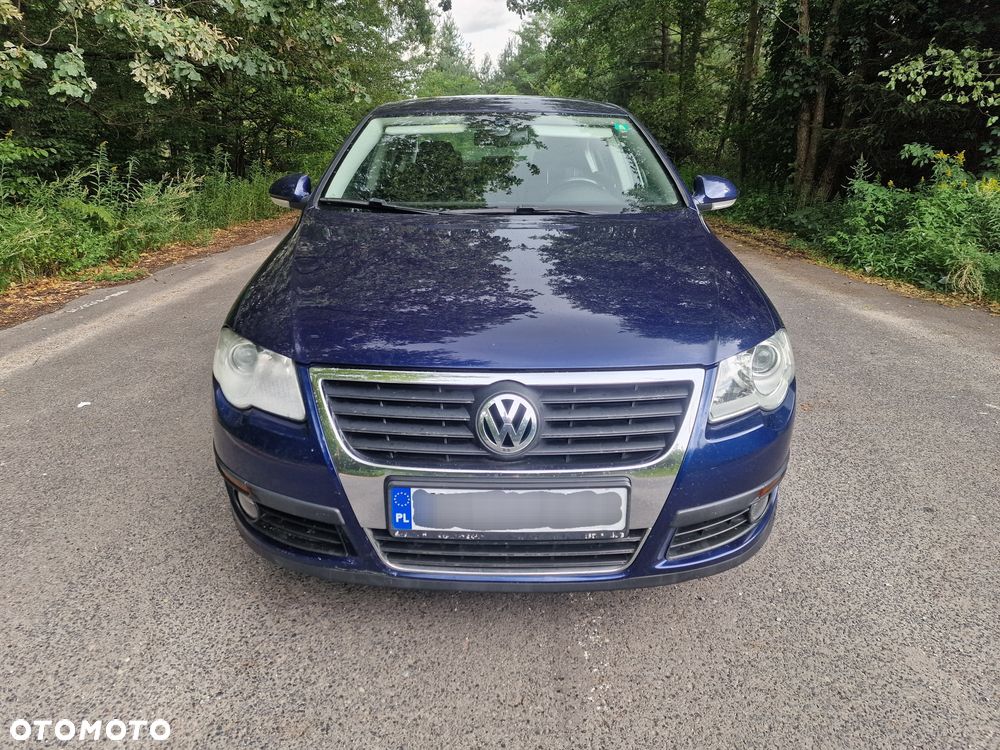 Volkswagen Passat - 1