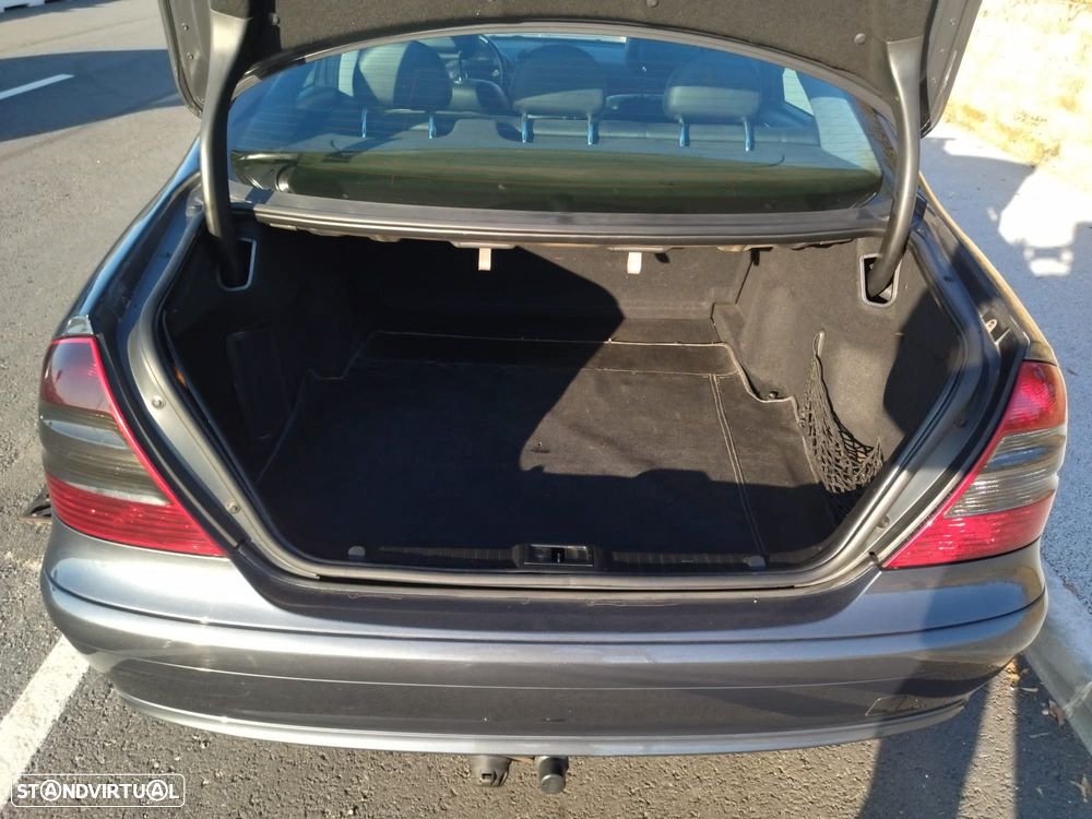 Mercedes-Benz E 200 - 21