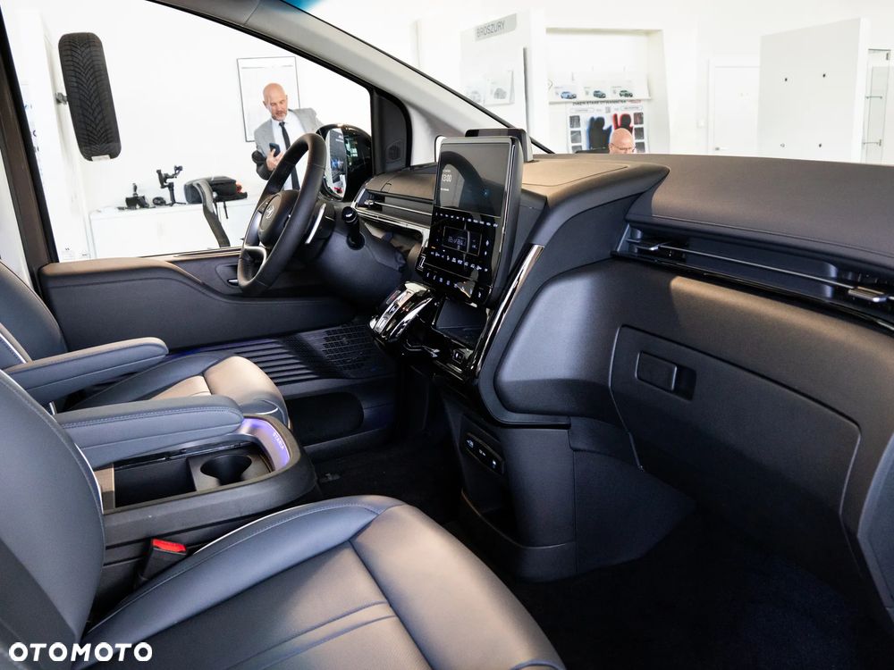 Hyundai Staria 1.6 T-GDI HEV Luxury - 19