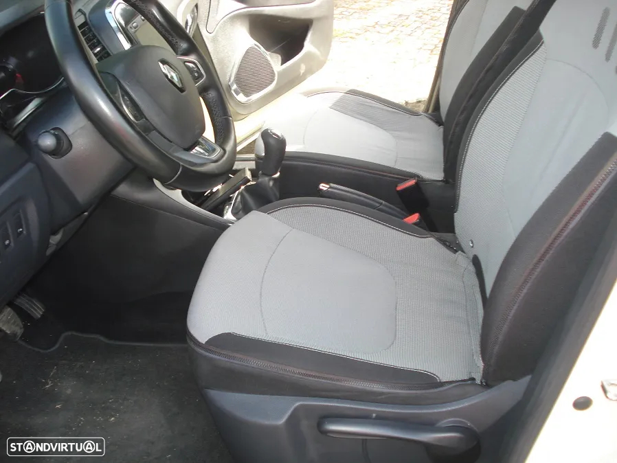 Renault Captur 1.5 dCi Exclusive - 24