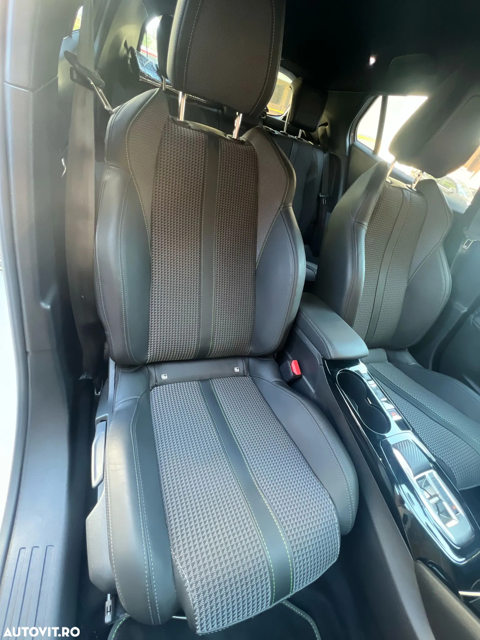 Peugeot 2008 1.2 L PureTech STT EAT8 GT Line - 23