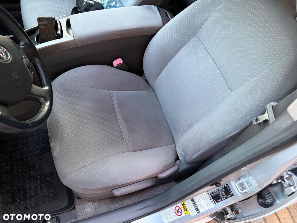 Toyota Prius (Hybrid) Sol - 24