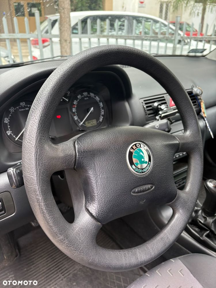 Skoda Octavia 1.6 Tour - 9
