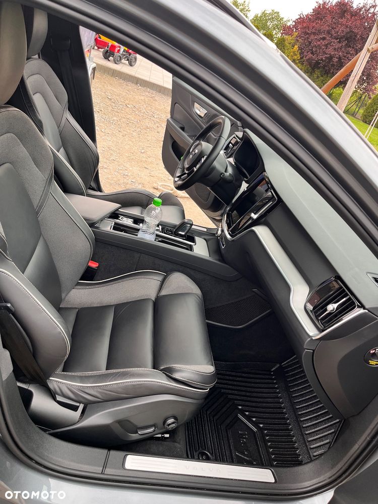 Volvo V60 B4 B R-Design - 23