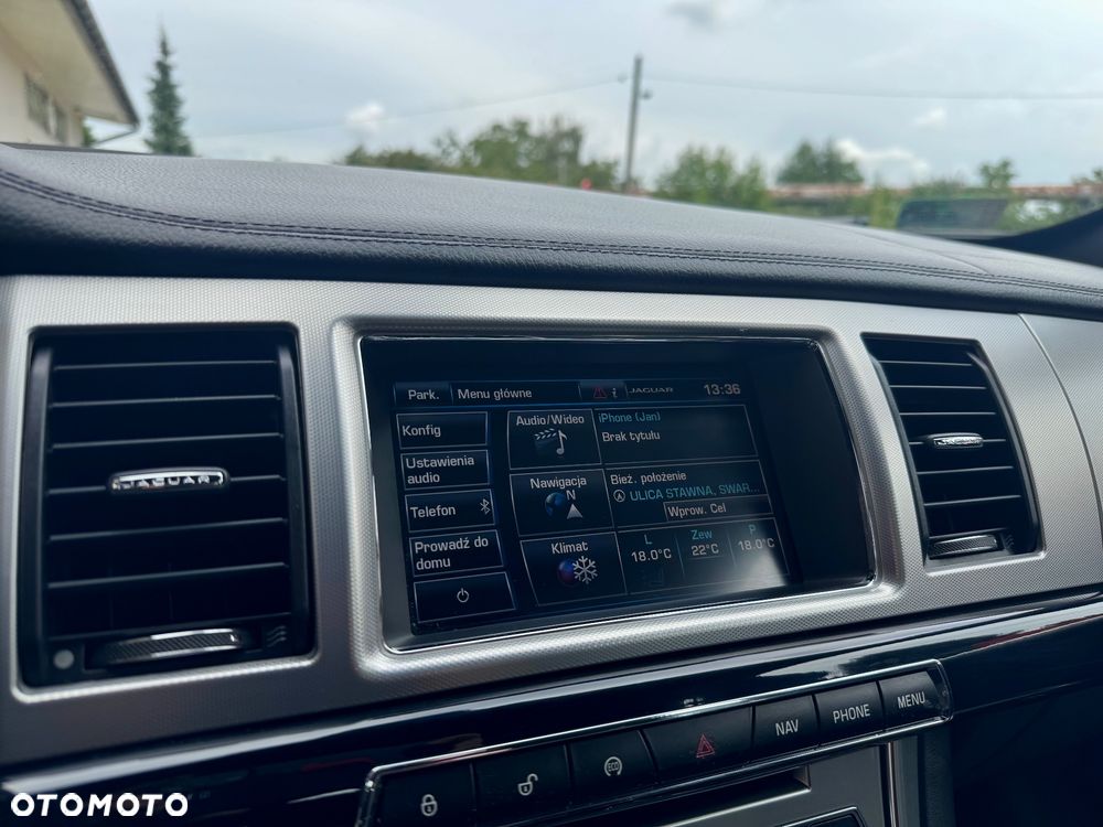 Jaguar XF 2.2 D R-Sport - 34