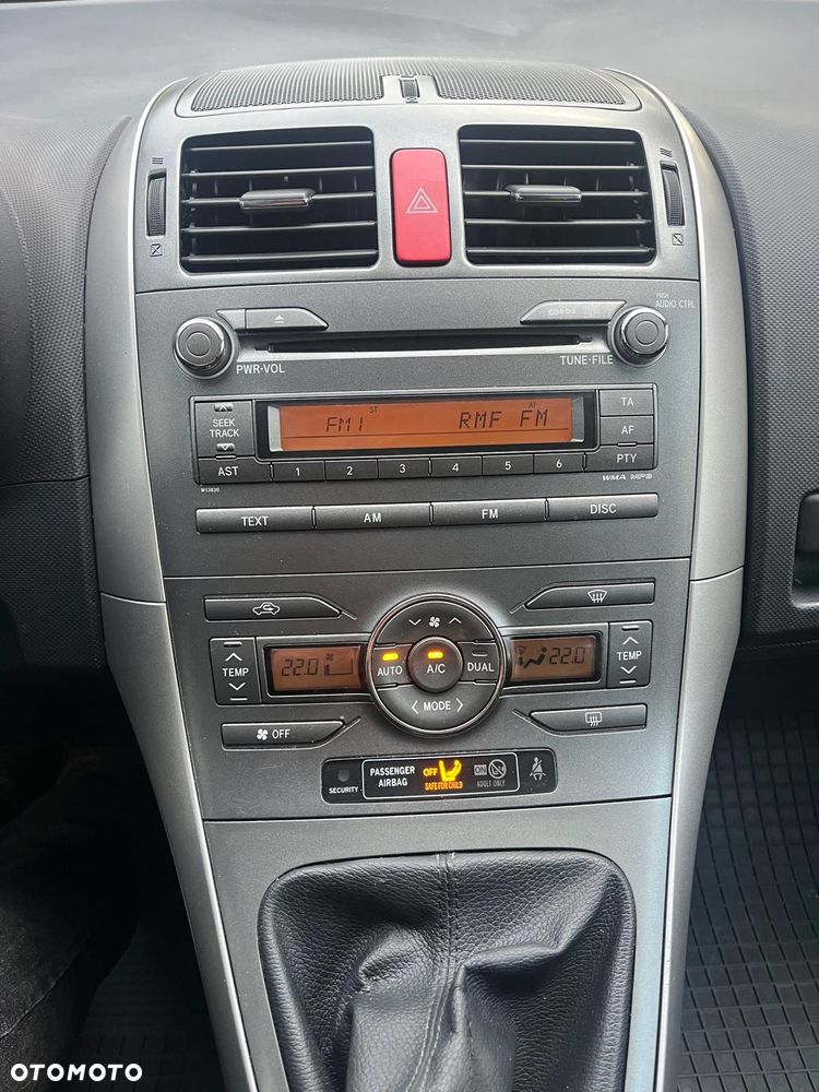 Toyota Auris 1.6 Executive - 12