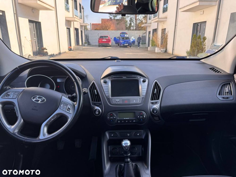 Hyundai ix35 1.7 CRDi 2WD blue Finale Gold - 25