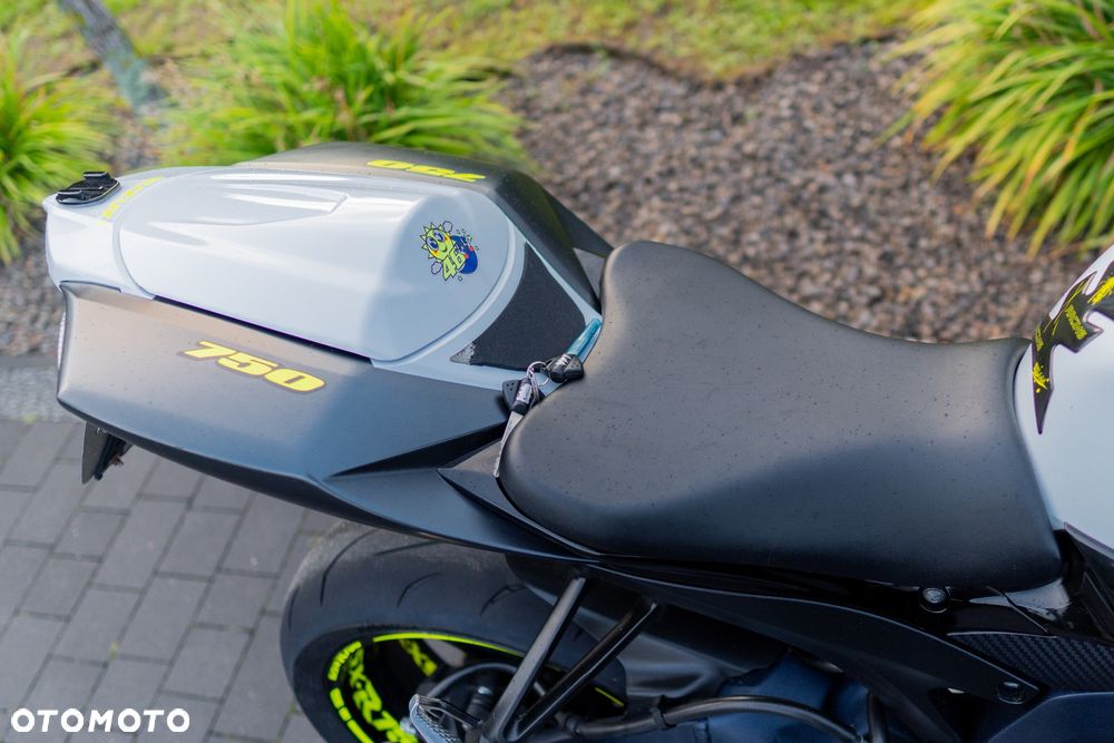 Suzuki GSX-R - 19