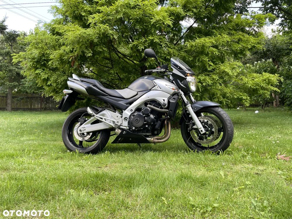 Suzuki GSR - 1