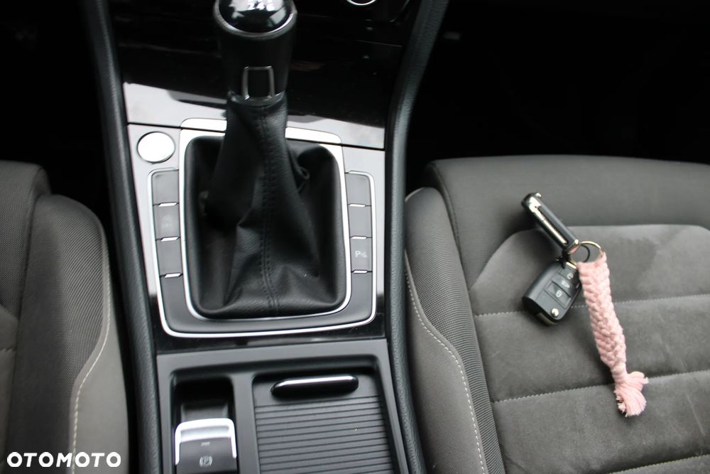 Volkswagen Golf 2.0 BlueTDI Highline - 34