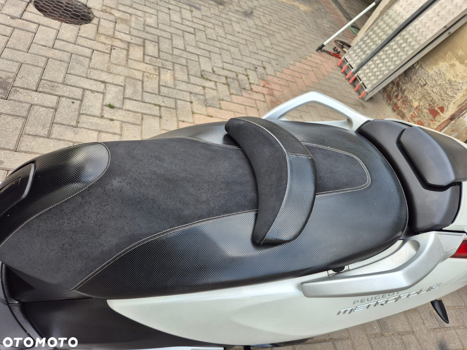 Peugeot Metropolis - 8