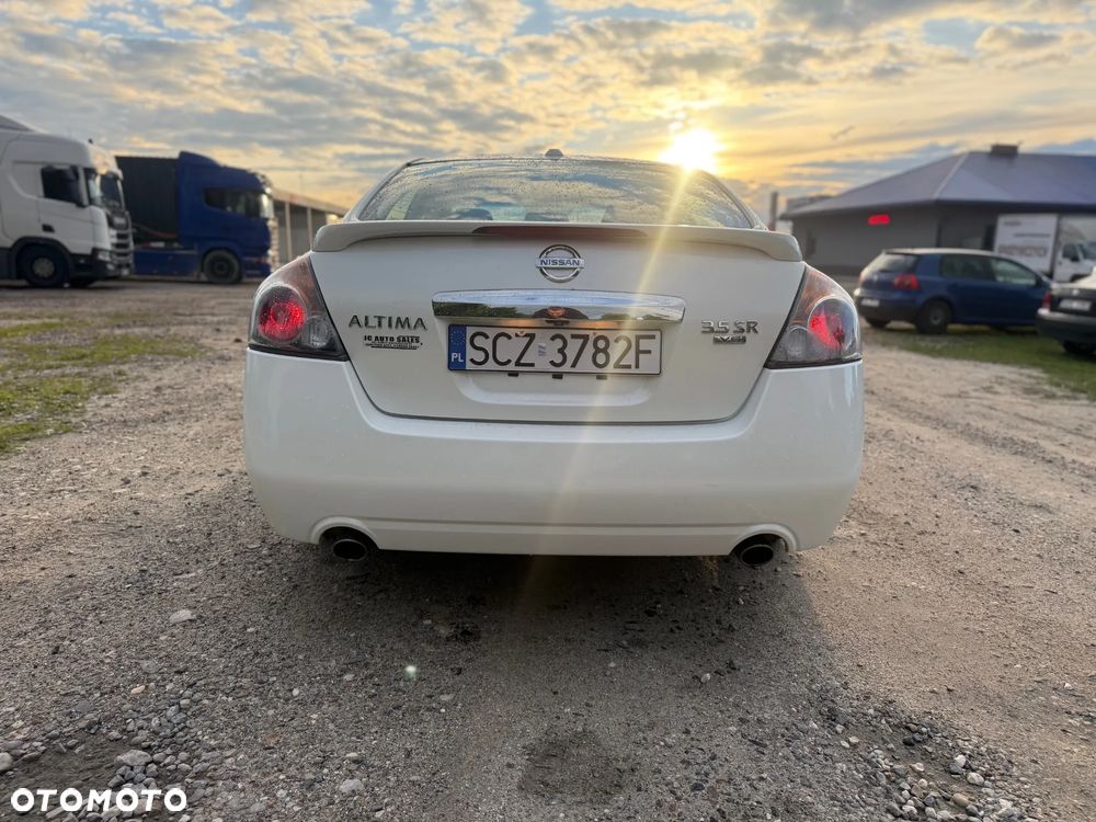 Nissan Altima 3.5 V6 - 12