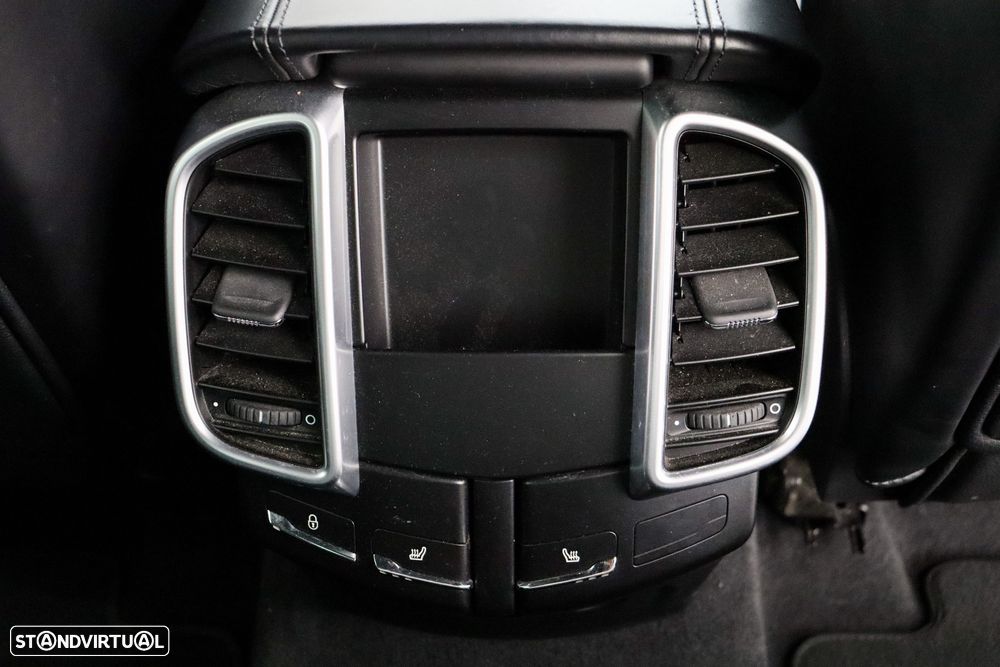 Porsche Cayenne - 36