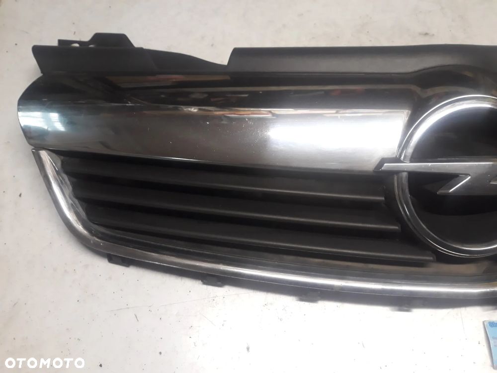 GRILL ATRAPA OPEL ZAFIRA B  13157590 - 2