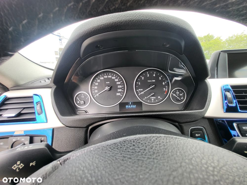 BMW Seria 3 320i - 9