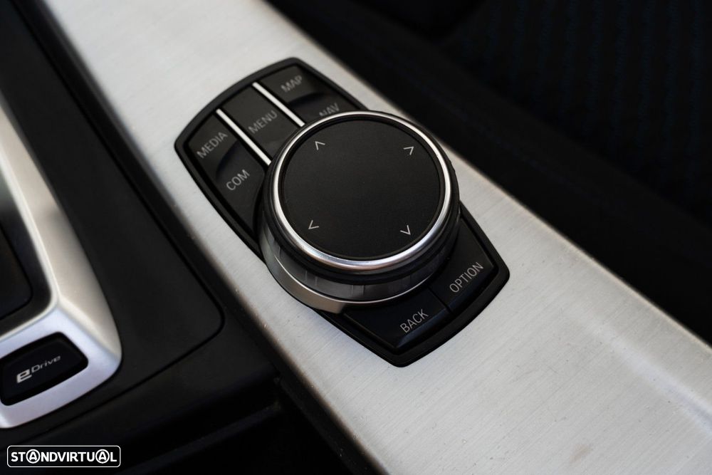 BMW 330 e iPerformance Pack M - 26