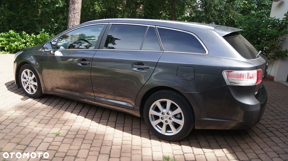 Toyota Avensis - 8