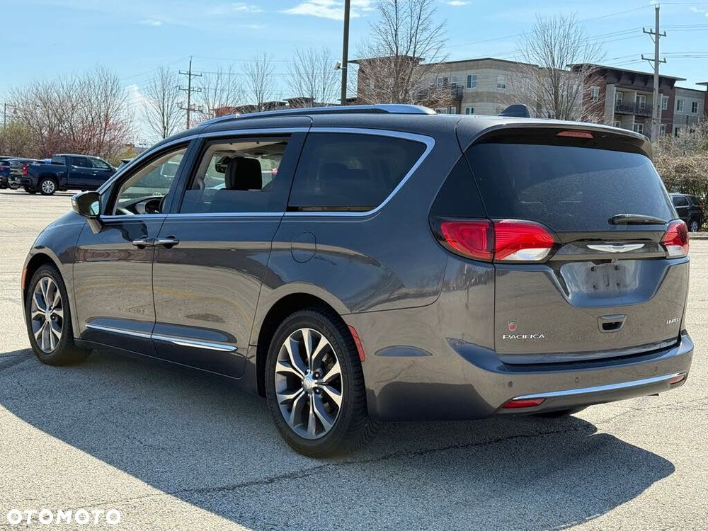 Chrysler Pacifica - 5