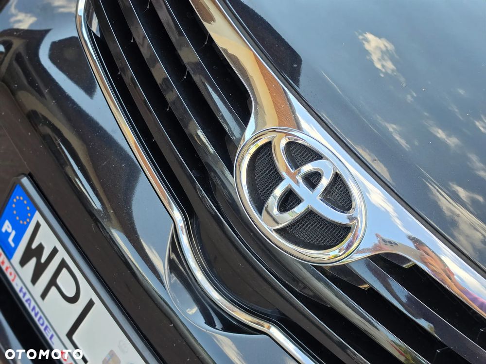 Toyota Avensis - 2