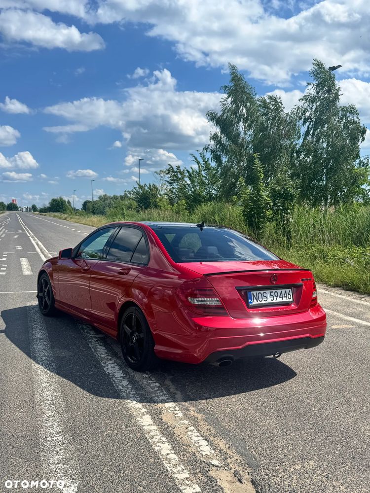 Mercedes-Benz Klasa C 200 CGI BlueEff Avantgarde - 2
